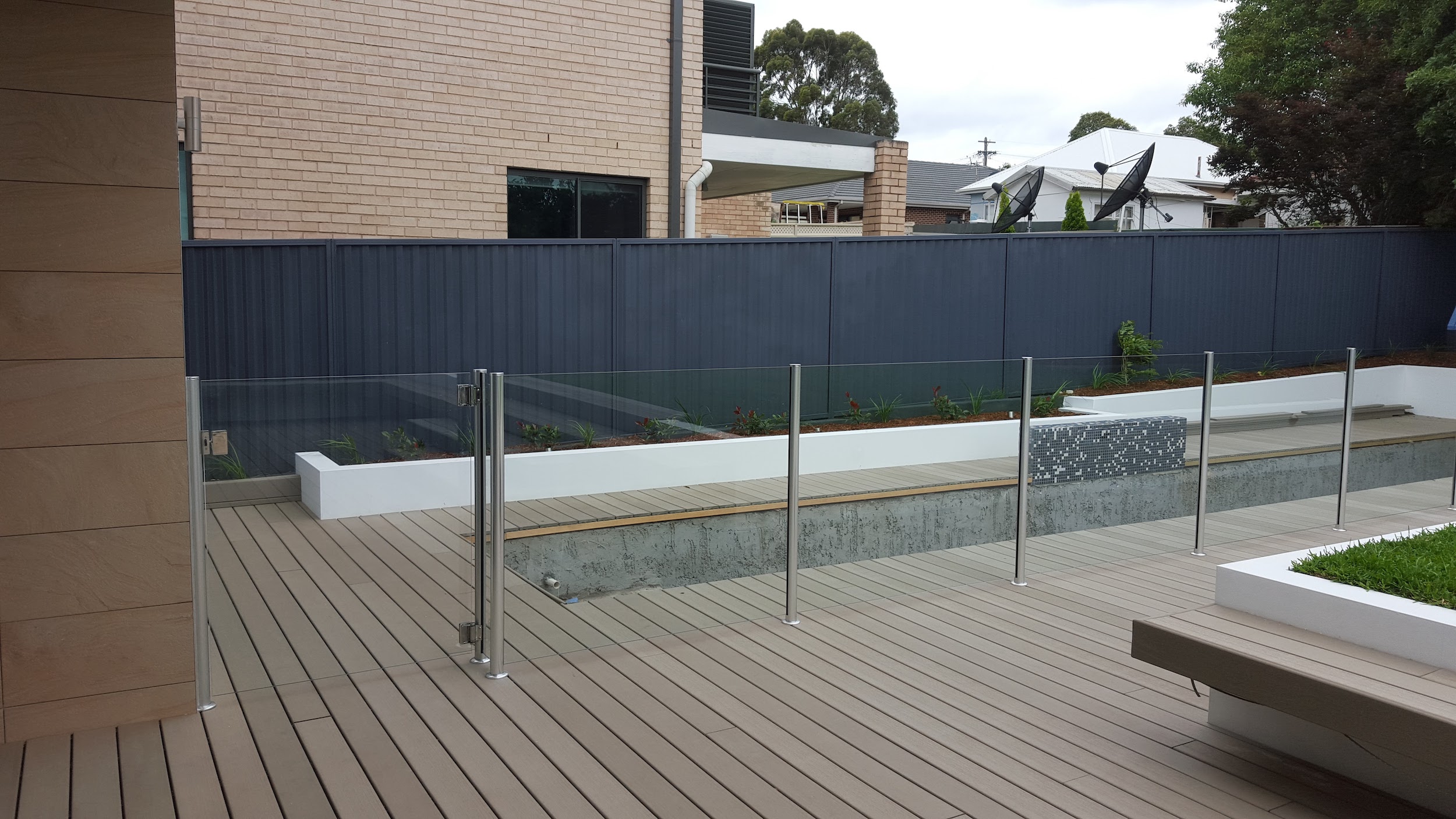 Semi-frameless glass pool fencing - Glass Fence Supplies